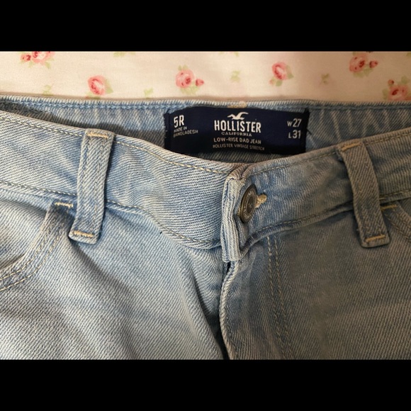Hollister ripped low rise dad Jeans - Picture 2 of 3